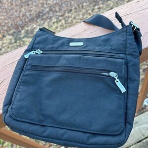 Baggallini black pockets purse